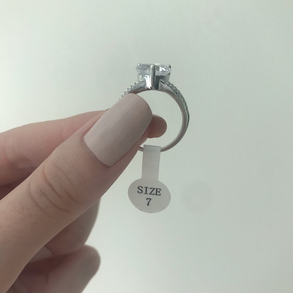 925 Sterling Silver Heart Ring - Picture 5 of 7